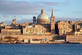 Cozy 2BR Sliema Getaway by the Water