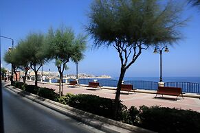 Cozy 2BR Sliema Getaway by the Water
