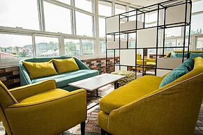 Marchforte-Courtyard Hotel