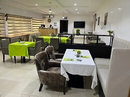 Marchforte-Courtyard Hotel