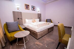 Marchforte-Courtyard Hotel