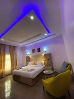 Marchforte-Courtyard Hotel