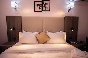 Marchforte-Courtyard Hotel