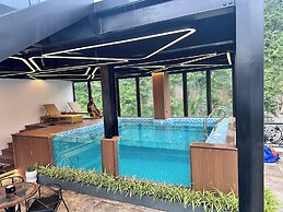 Cat Ba Wistaria Hotel - Pool & Massage