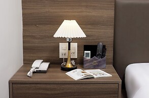 Cat Ba Wistaria Hotel - Pool & Massage