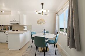 Delightful 2BR Mountain OceanSunset View