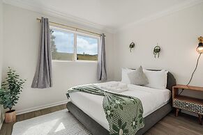 Delightful 2BR Mountain OceanSunset View