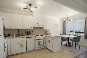 Delightful 2BR Mountain OceanSunset View