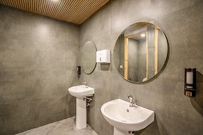 goSTOPS PLUS Rishikesh Tapovan