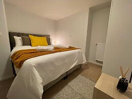 One Lux Stay Near Antwerp Central - Studio Apartment