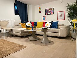 One Lux Stay Near Antwerp Central - Studio Apartment