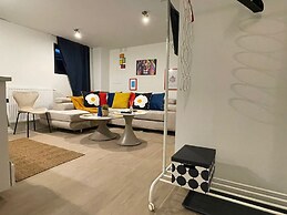 One Lux Stay Near Antwerp Central - Studio Apartment