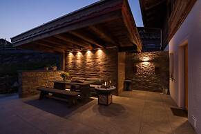 Chalet With Sauna and Natural Pool