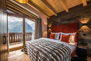 Chalet With Sauna and Natural Pool