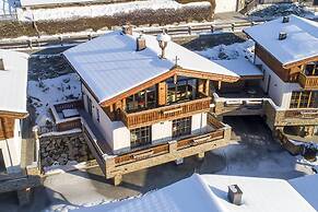 Chalet With Sauna and Natural Pool