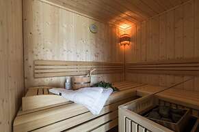 Chalet With Sauna and Natural Pool