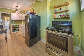 Stroll Into Town: Cozy Apartment in Kilmarnock