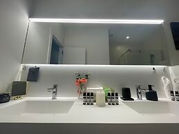 One Lux Stay Near Antwerp Central - 3 Bedroom 1.5 Bathroom