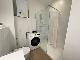 One Lux Stay Near Antwerp Central - 3 Bedroom 1.5 Bathroom