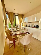 One Lux Stay Near Antwerp Central - 3 Bedroom 1.5 Bathroom