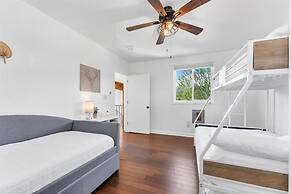 NEW Mountain View Retreat With Hot Tub and Mini Golf