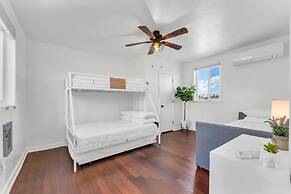 NEW Mountain View Retreat With Hot Tub and Mini Golf