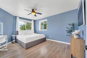 NEW Mountain View Retreat With Hot Tub and Mini Golf