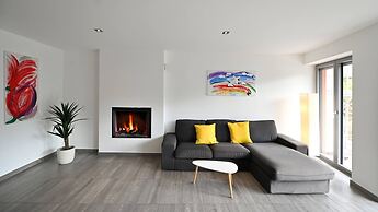 Sunny Suite With Lake View