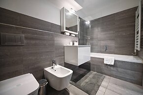 Sunny Suite With Lake View
