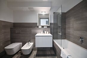 Sunny Suite With Lake View