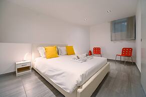 Sunny Suite With Lake View