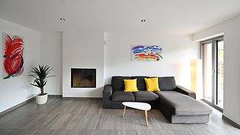 Sunny Suite With Lake View