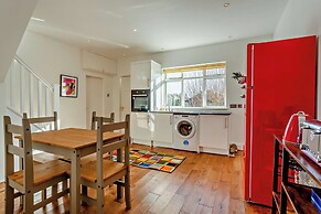 Old School House-2 Bedroom-sleeps 4-large Garden