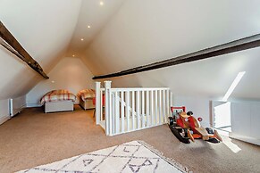 Old School House-2 Bedroom-sleeps 4-large Garden