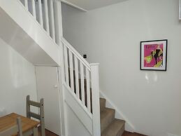 Old School House-2 Bedroom-sleeps 4-large Garden