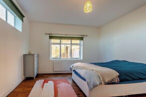 Old School House-2 Bedroom-sleeps 4-large Garden