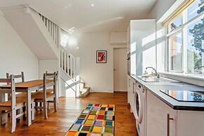 Old School House-2 Bedroom-sleeps 4-large Garden