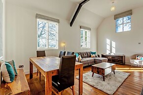 Old School House-2 Bedroom-sleeps 4-large Garden