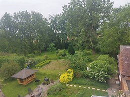 Old School House-2 Bedroom-sleeps 4-large Garden