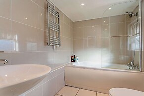 Old School House-2 Bedroom-sleeps 4-large Garden