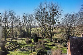 Old School House-2 Bedroom-sleeps 4-large Garden