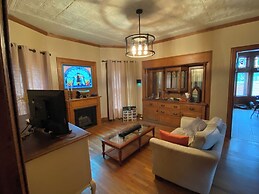 BBQ & Pets Welcome 6BR for 14 3 Bathrooms