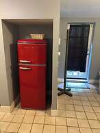 Garden-level 2BR Pet-friendly Near Downtown