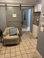 Garden-level 2BR Pet-friendly Near Downtown