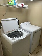 Garden-level 2BR Pet-friendly Near Downtown