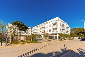 Coastal Chic 2 BDR Apartment