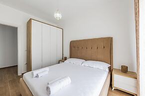 Coastal Chic 2 BDR Apartment