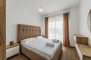 Coastal Chic 2 BDR Apartment