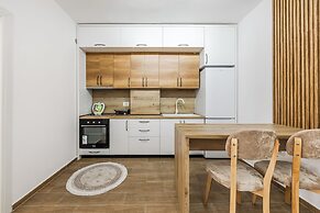 Coastal Chic 2 BDR Apartment