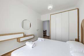 Coastal Chic 2 BDR Apartment